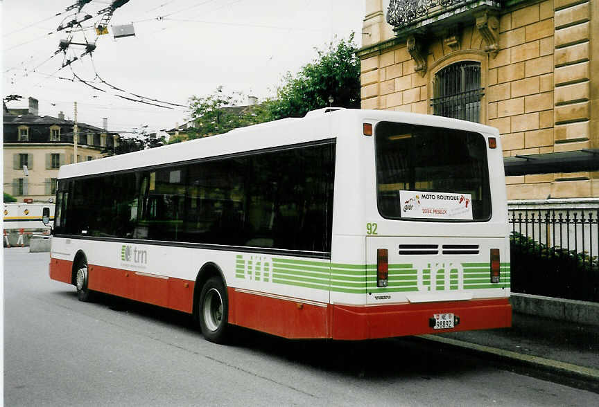 (047'323) - VR La Chaux-de-Fonds - Nr. 92/NE 98'892 - Volvo/Berkhof am 16. Juni 2001 in Neuchtel, Place Pury