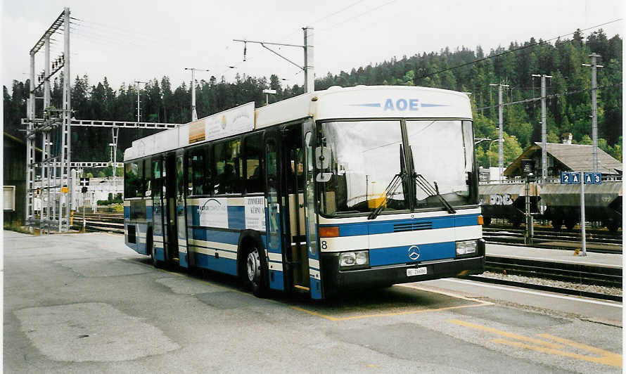 (047'629) - AOE Langnau - Nr. 8/BE 26'686 - Mercedes/R&J am 9. Juli 2001 beim Bahnhof Langnau