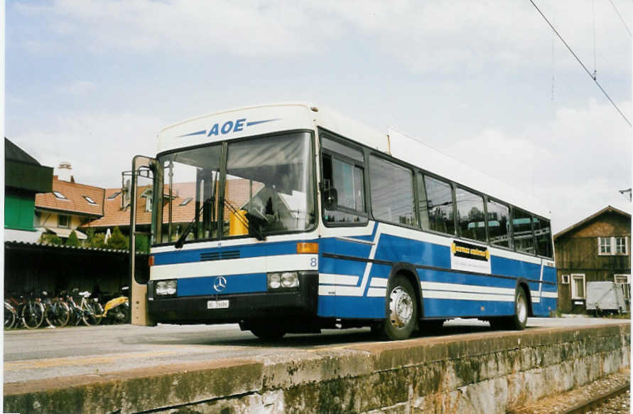 (047'630) - AOE Langnau - Nr. 8/BE 26'686 - Mercedes/R&J am 9. Juli 2001 beim Bahnhof Langnau