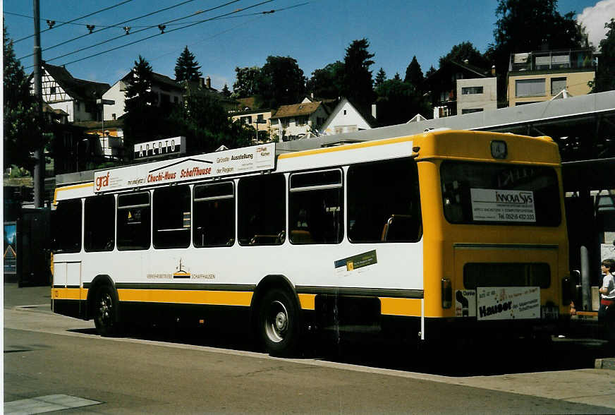 (047'830) - VBSH Schaffhausen - Nr. 13/SH 38'013 - Saurer/Hess am 12. Juli 2001 beim Bahnhof Schaffhausen