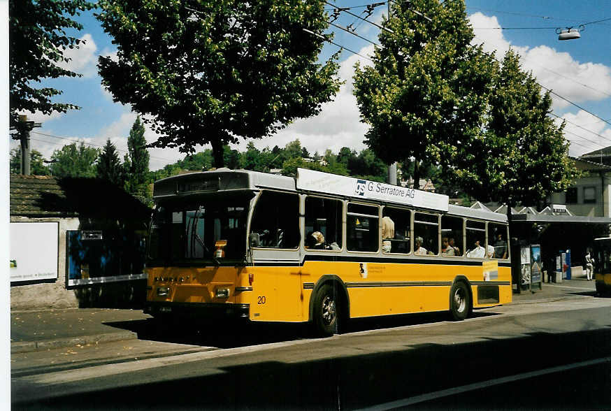 (047'833) - VBSH Schaffhausen - Nr. 20/SH 38'020 - Saurer/Hess am 12. Juli 2001 beim Bahnhof Schaffhausen