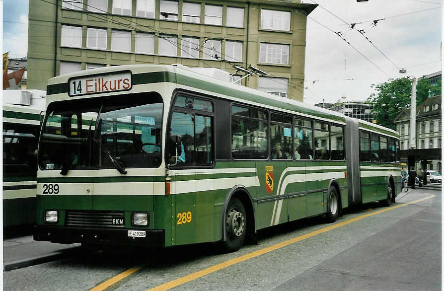 (048'122) - SVB Bern - Nr. 289/BE 419'289 - Volvo/R&J-Hess-Gangloff am 16. Juli 2001 beim Bahnhof Bern