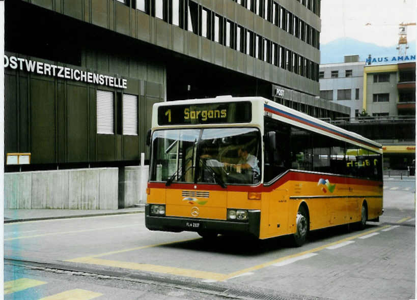 (048'337) - Matt, Mauren - Nr. 4/FL 2137 - Mercedes am 17. Juli 2001 in Vaduz, Post