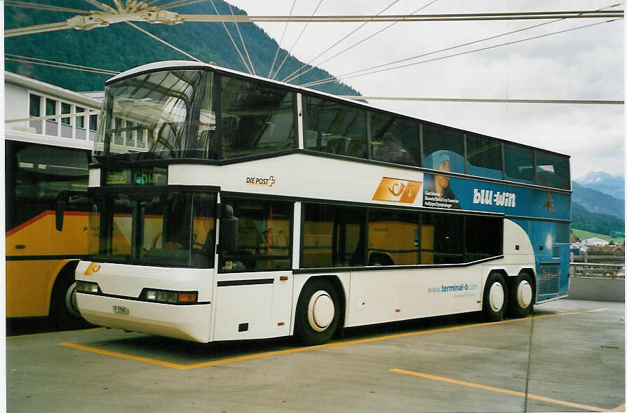 (048'407) - PTT-Regie - P 27'900 - Neoplan am 18. Juli 2001 in Chur, Postautostation