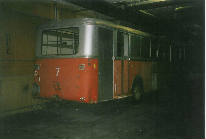 (048'607) - VW Winterthur - Nr. 7 - Mowag/FFA (ex RRCV, A-Lustenau; ex VW Winterthur Nr. 7) am 18. Juli 2001 in Winterthur, Depot Grzefeld