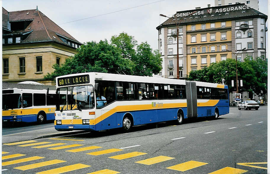 (048'819) - TC La Chaux-de-Fonds - Nr. 183/NE 91'283 - Mercedes am 6. August 2001 beim Bahnhof La Chaux-de-Fonds