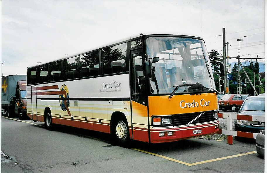 (049'003) - Heilsarmee, Basel - BS 1800 - Volvo am 9. August 2001 in Thun, CarTerminal