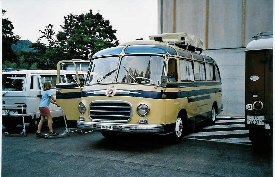 (049'209) - Klin, Mriken - AG 9925 - Setra am 18. August 2001 in Burgdorf, AMP