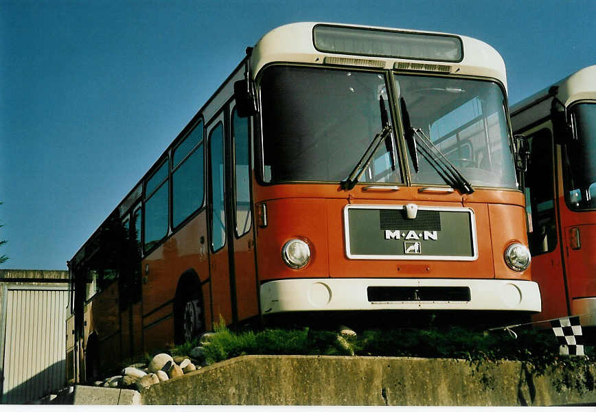 (049'301) - TL Lausanne - Nr. 360 - MAN am 25. August 2001 in Btzberg, Heiniger