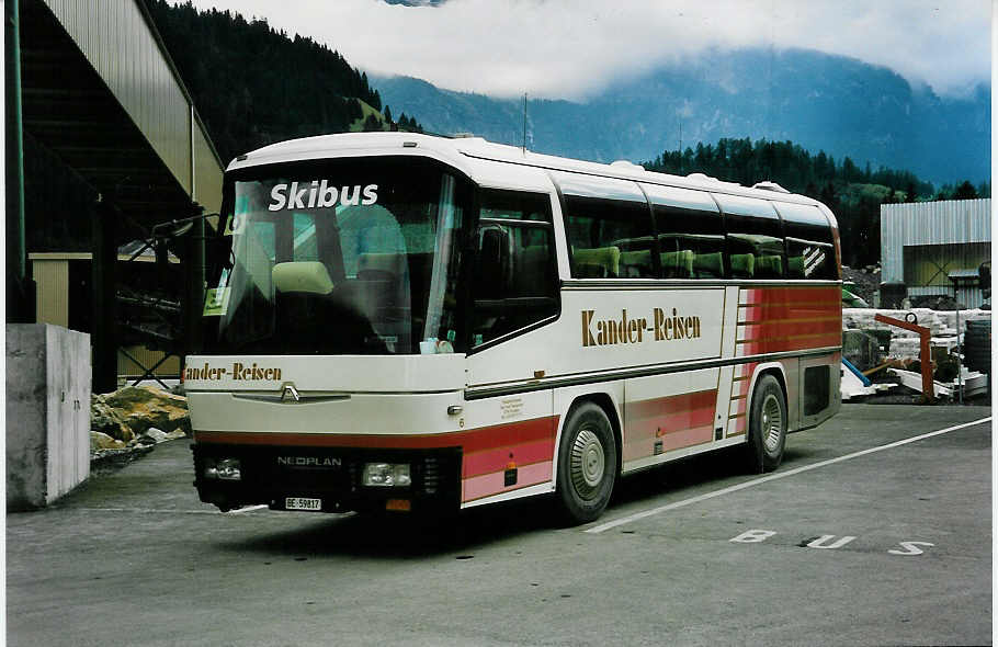 (049'616) - Kander-Reisen, Frutigen - Nr. 6/BE 59'817 - Neoplan am 9. September 2001 in Mitholz, NEAT