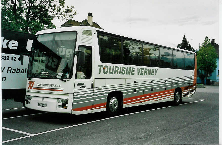 (049'735) - Aus Frankreich: Verney, Brest - Nr. 5334/5927 XC 29 - Renault am 19. September 2001 in Thun, Seestrasse