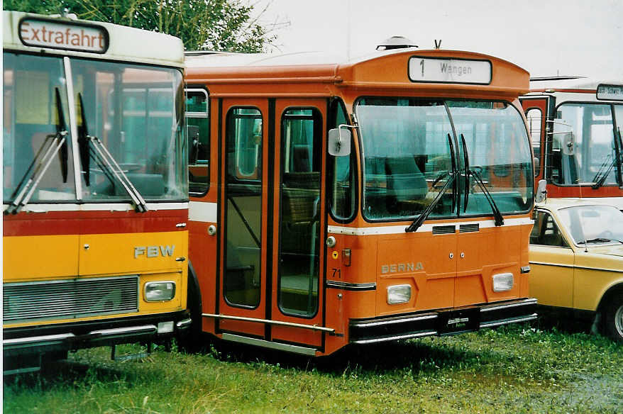 (049'822) - SOO Olten - Nr. 71 - Berna/Hess am 23. September 2001 in Herzogenbuchsee, Heiniger (Teilaufnahme)