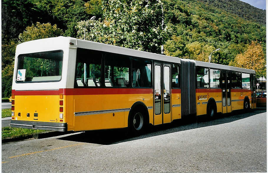 (050'004) - Steiner, Ortschwaben - Nr. 5 - Volvo/R&J am 1. Oktober 2001 in Biel, BTR