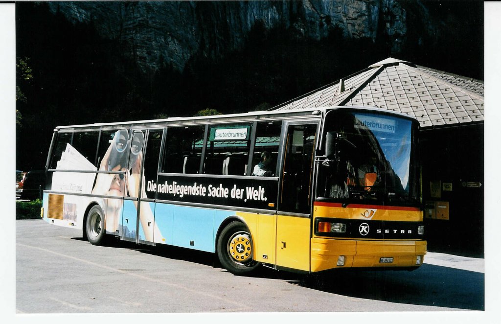 (050'037) - Schmocker, Stechelberg - Nr. 2/BE 393'401 - Setra (ex P 25'045) am 8. Oktober 2001 in Stechelberg, Hotel