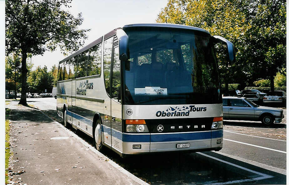 (050'116) - AAGI Interlaken - Nr. 19/BE 26'807 - Setra am 13. Oktober 2001 in Thun, Lachen