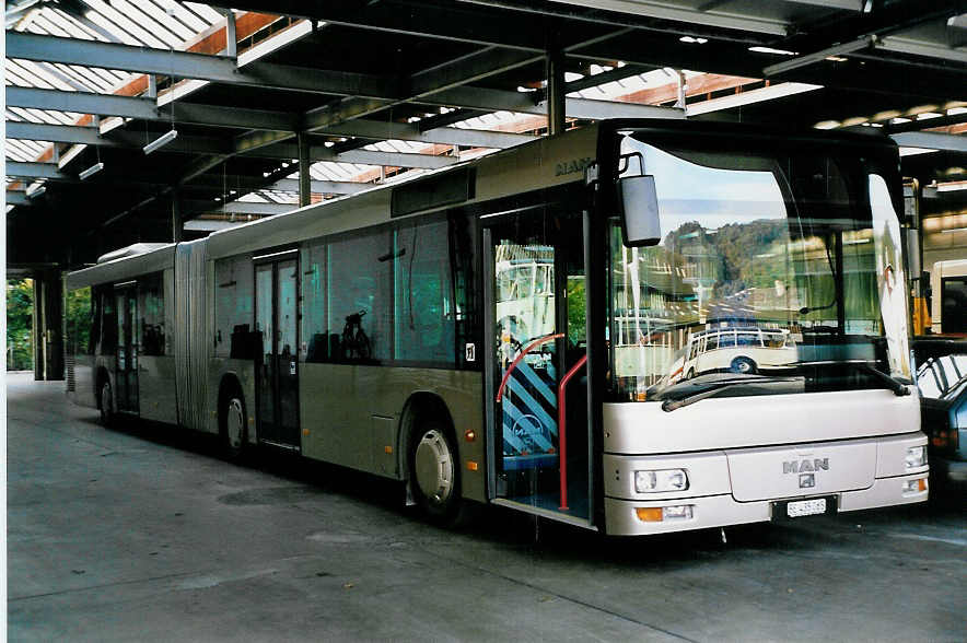 (050'515) - MAN, Otelfingen - BE 435'065 - MAN am 29. Oktober 2001 in Thun, Garage STI (Einsatz STI)