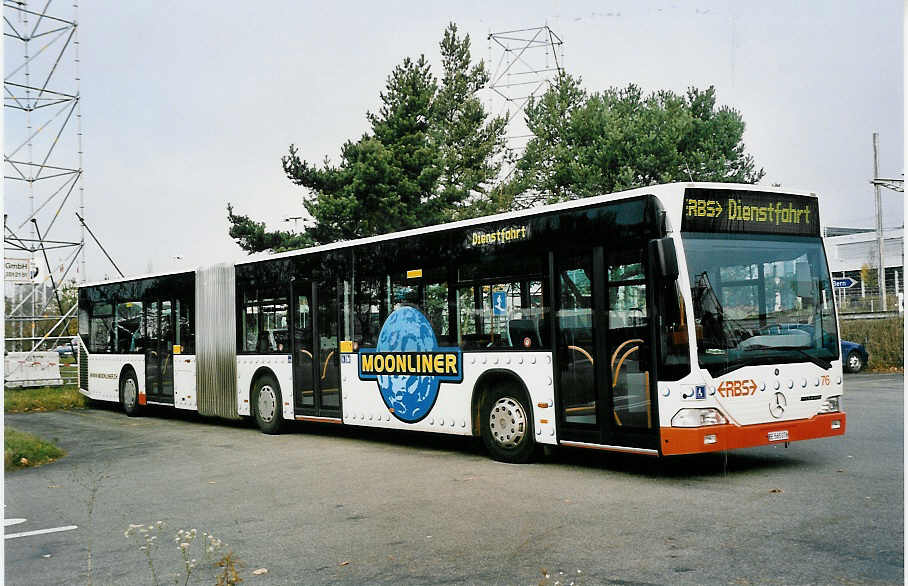 (050'621) - RBS Worblaufen - Nr. 76/BE 565'076 - Mercedes am 18. November 2001 in Worblaufen, Garage