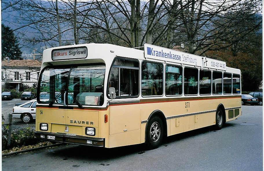 (050'820) - STI Thun - Nr. 54/BE 396'554 - Saurer/R&J am 10. Dezember 2001 bei der Schifflndte Thun