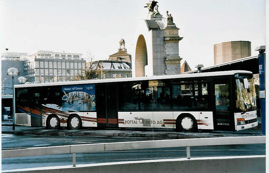 (050'918) - ARAG Ruswil - Nr. 12/LU 15'727 - Setra am 24. Dezember 2001 beim Bahnhof Luzern