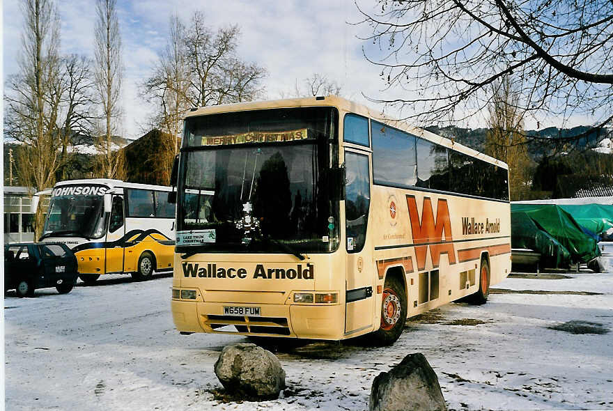 (050'926) - Aus England: Wallace, Torquay - W 658 FUM - Plaxton am 25. Dezember 2001 in Thun, Lachenwiese