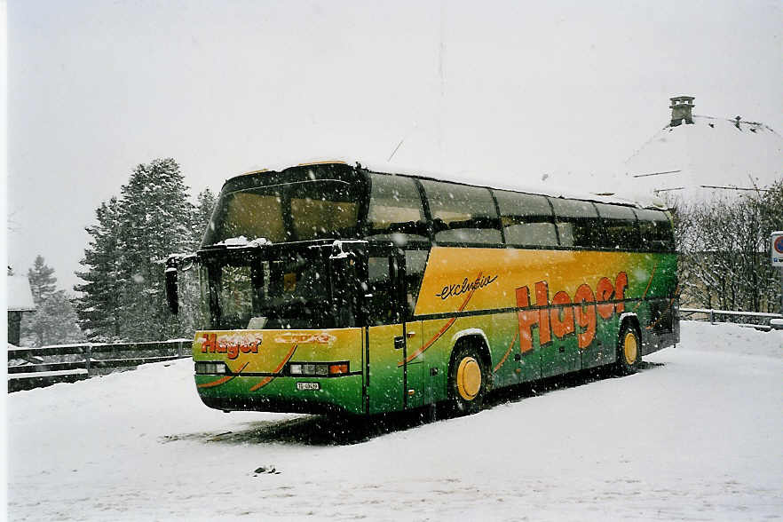 (050'931) - Hager, Diessenhofen - TG 49'439 - Neoplan am 26. Dezember 2001 in Adelboden, Landstrasse