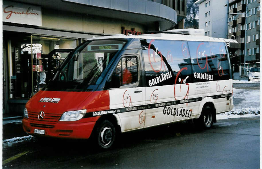 (051'018) - SBC Chur - Nr. 17/GR 97'517 - Mercedes/Auwrter am 27. Dezember 2001 beim Bahnhof Chur