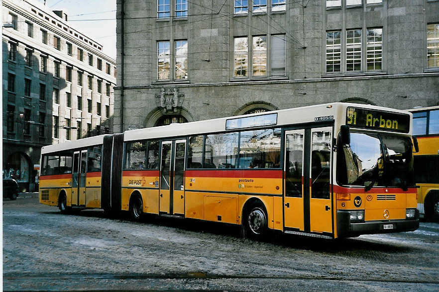 (051'035) - Cars Alpin Neff, Arbon - Nr. 6/TG 38'838 - Mercedes am 27. Dezember 2001 beim Bahnhof St. Gallen