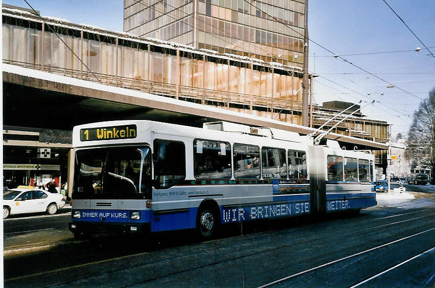 (051'101) - VBSG St. Gallen - Nr. 164 - NAW/Hess Gelenktrolleybus am 27. Dezember 2001 beim Bahnhof St. Gallen