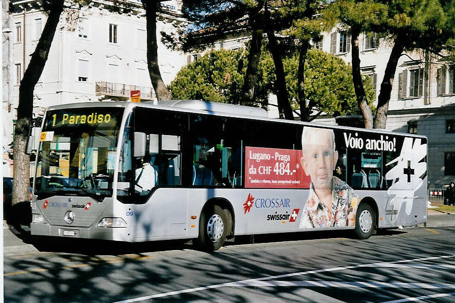 (051'205) - TPL Lugano - Nr. 9/TI 207'009 - Mercedes am 1. Januar 2002 in Lugano, Piazza Rezzonico