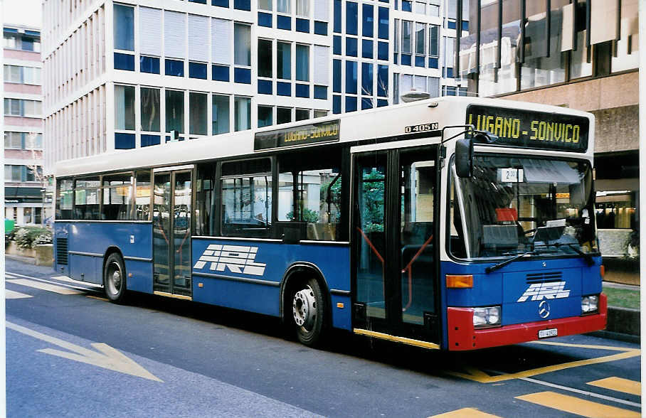 (051'211) - ARL Tesserete - Nr. 22/TI 41'922 - Mercedes am 1. Januar 2002 in Lugano, Postautostation