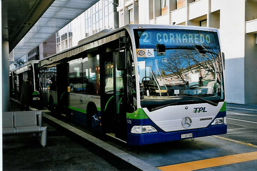 (051'236) - TPL Lugano - Nr. 8/TI 207'008 - Mercedes am 1. Januar 2002 in Lugano, Centro