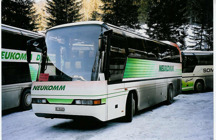 (051'431) - Neukomm, Horboden - BE 85'499 - Neoplan am 6. Januar 2002 in Adelboden, Unter dem Birg