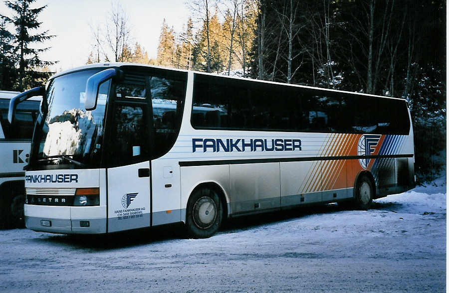 (051'503) - Fankhauser, Sigriswil - BE 42'491 - Setra am 6. Januar 2002 in Adelboden, Unter dem Birg