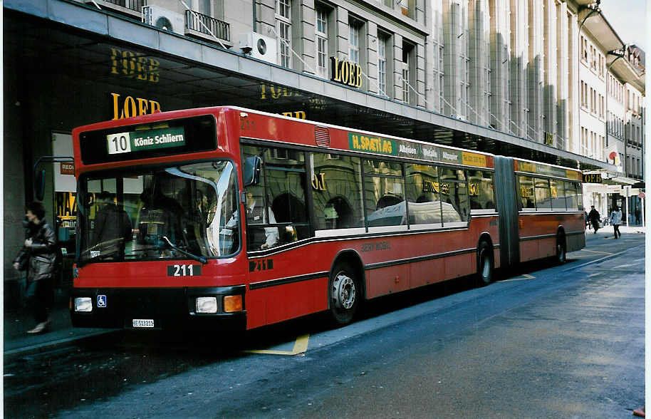 (051'808) - Bernmobil, Bern - Nr. 211/BE 513'211 - MAN am 4. Februar 2002 beim Bahnhof Bern