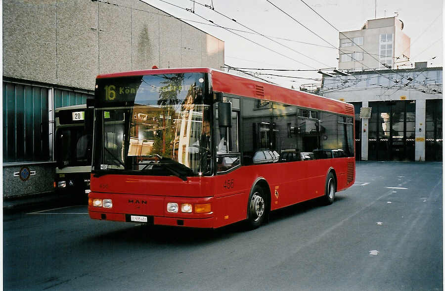 (051'920) - SVB Bern - Nr. 456/BE 535'456 - MAN/Berkhof am 4. Februar 2002 in Bern, Eigergarage