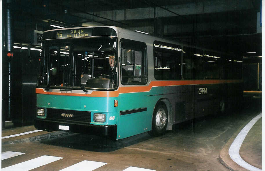 (052'017) - TPF Fribourg - Nr. 83/FR 300'296 - NAW/Hess (ex GFM Fribourg Nr. 83) am 17. Februar 2002 in Fribourg, Busbahnhof