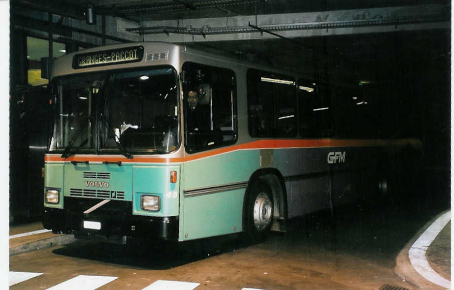 (052'021) - TPF Fribourg - Nr. 45/FR 300'210 - Volvo/R&J (ex GFM Fribourg Nr. 45) am 17. Februar 2002 in Fribourg, Busbahnhof