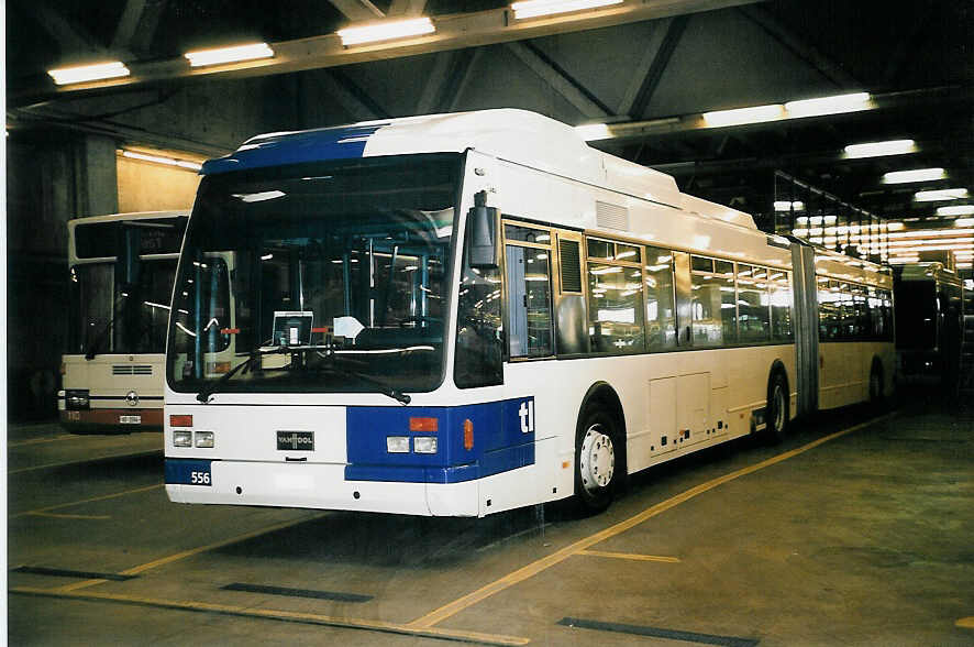 (052'420) - TL Lausanne - Nr. 556/VD 1652 - Van Hool am 17. Mrz 2002 in Lausanne, Dpt Borde