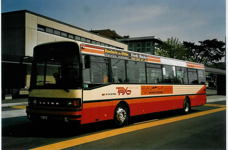 (052'723) - TPYG Yverdon - VD 1160 - Setra am 6. April 2002 beim Bahnhof Yverdon