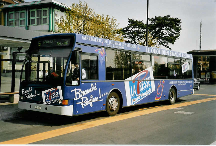 (052'728) - TPYG Yverdon - VD 1282 - Volvo/Berkhof am 6. April 2002 beim Bahnhof Yverdon