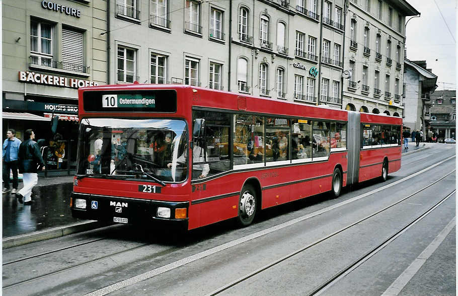 (053'204) - Bernmobil, Bern - Nr. 231/BE 513'231 - MAN am 20. April 2002 in Bern, Zytglogge