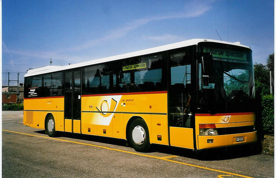 (053'422) - PTT-Regie - P 25'370 - Setra am 20. Mai 2002 in Yverdon, Garage