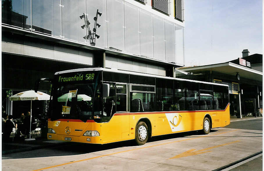 (053'706) - PTT-Regie - P 25'351 - Mercedes am 15. Juni 2002 beim Bahnhof Frauenfeld