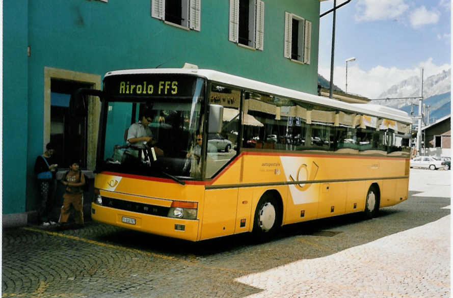 (054'533) - Marchetti, Airolo - TI 312'747 - Setra am 22. Juli 2002 beim Bahnhof Airolo