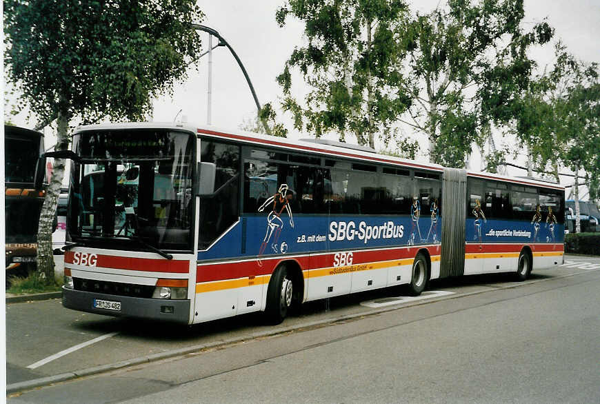 (055'002) - SBG Freiburg - FR-JS 482 - Setra am 25. Juli 2002 in Freiburg, Europapark