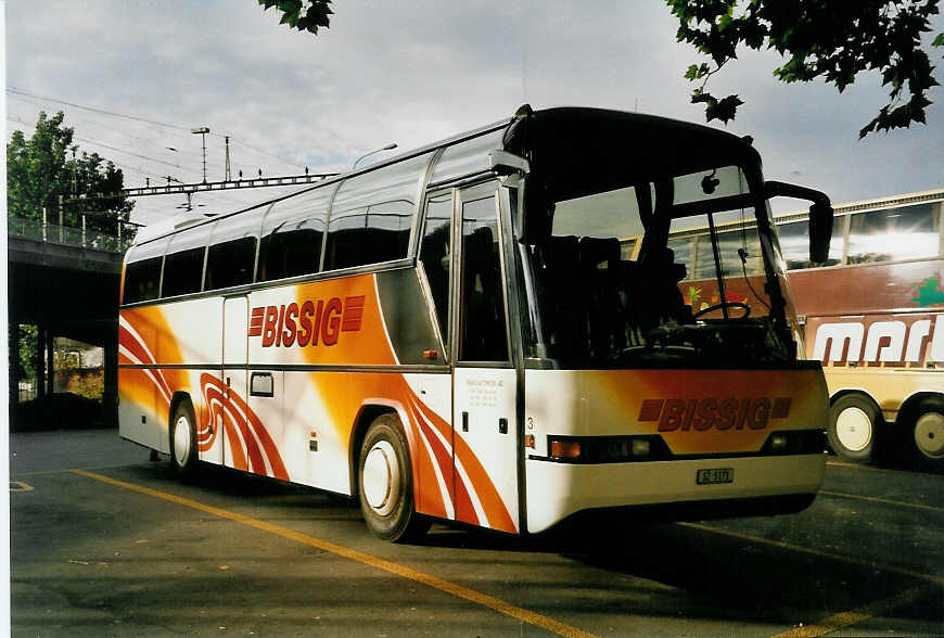 (055'015) - Bissig, Brunnen - Nr. 3/SZ 5171 - Neoplan am 25. Juli 2002 in Bern, Schtzenmatte