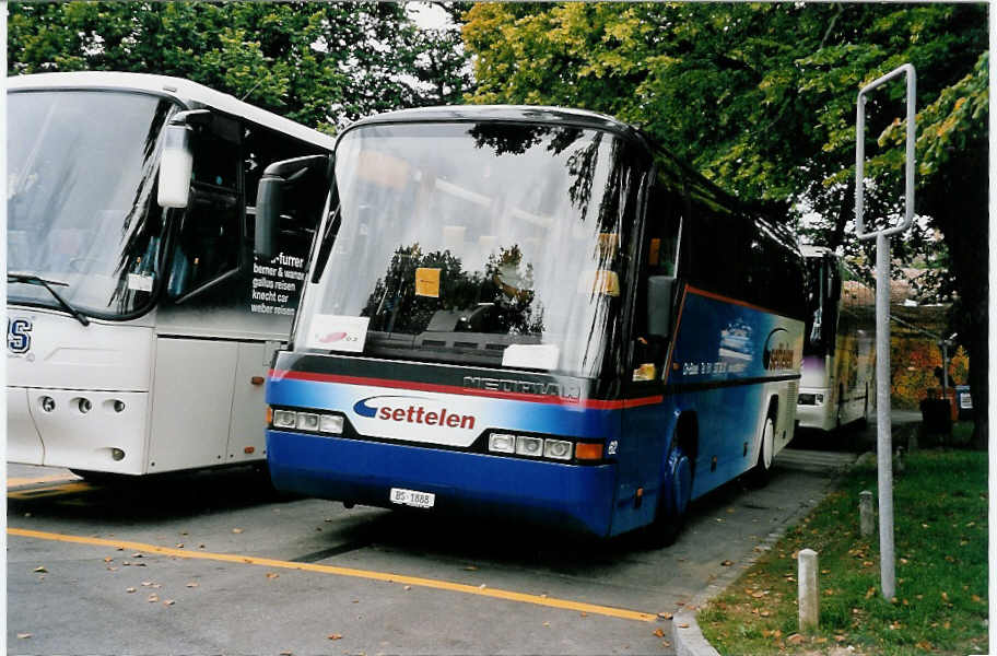 (055'323) - Settelen, Basel - Nr. 62/BS 1888 - Neoplan am 5. August 2002 in Murten, Carterminal