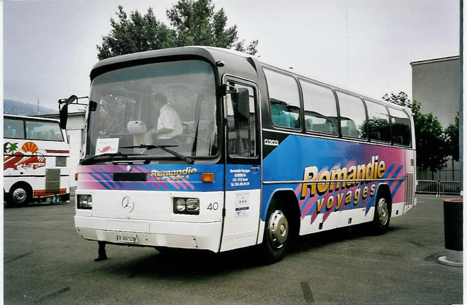 (055'429) - Horner, Tafers - Nr. 40/FR 300'520 - Mercedes am 25. August 2002 in Biel, Terminal B