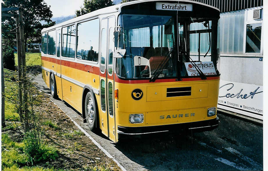 (056'30) - Karlen, Stalden - Nr. 4 - Saurer/Tscher (ex P 24'240) am 30. September 2002 in Biel, Rattinbus