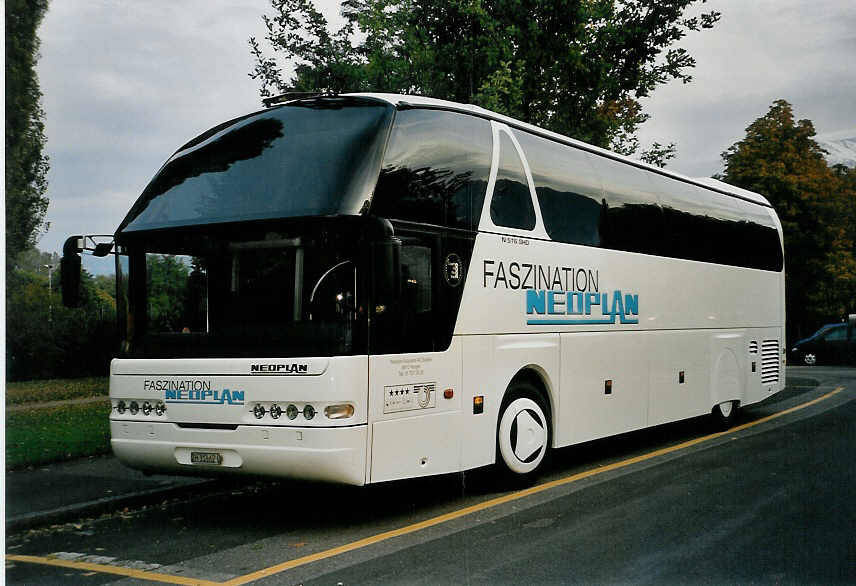 (056'317) - Neoplan, Horgen - ZH 31'662 U - Neoplan am 3. Oktober 2002 in Thun, Lachen